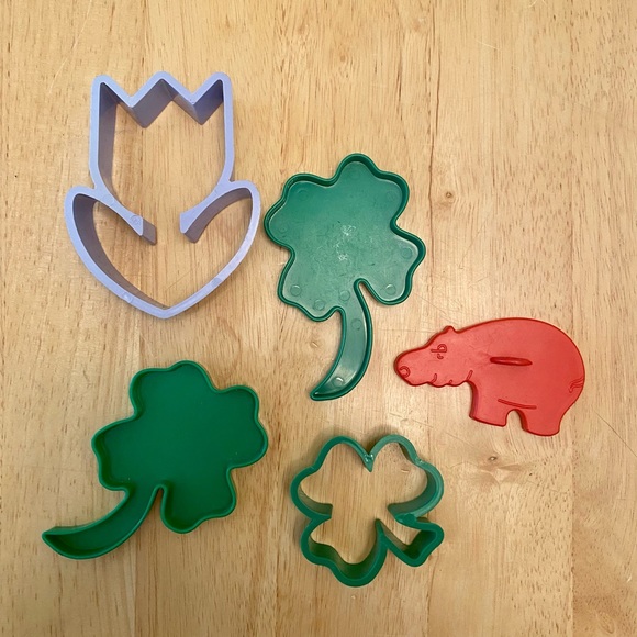 Vintage Holiday Cookie Cutters - Picture 2 of 5
